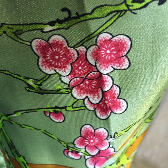 Asian Print Robe - Picture 2 of 3